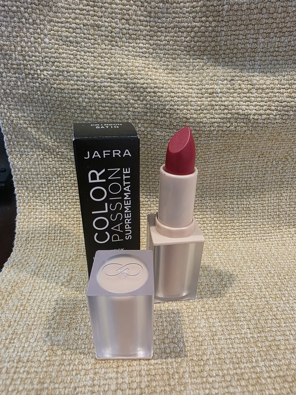 JAFRA Color Passion SupremeMatte Lipstick - Crimson Satin